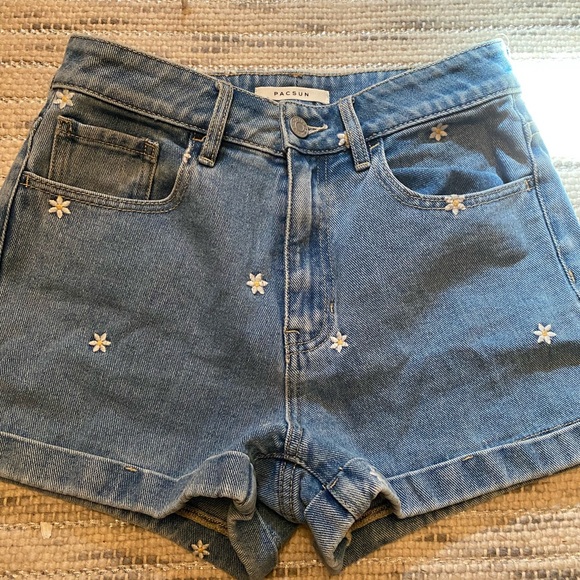 PacSun Denim - Pacsun daisy denim shorts